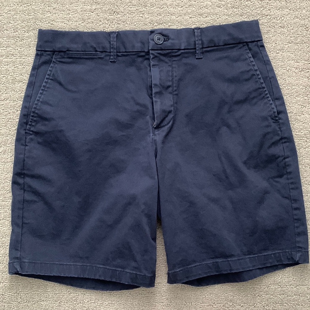 Men’s Gap Flat front Shorts 8” Size 30